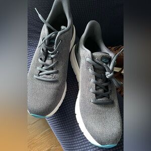 KURU Men's Charcoal Gray Sneakers